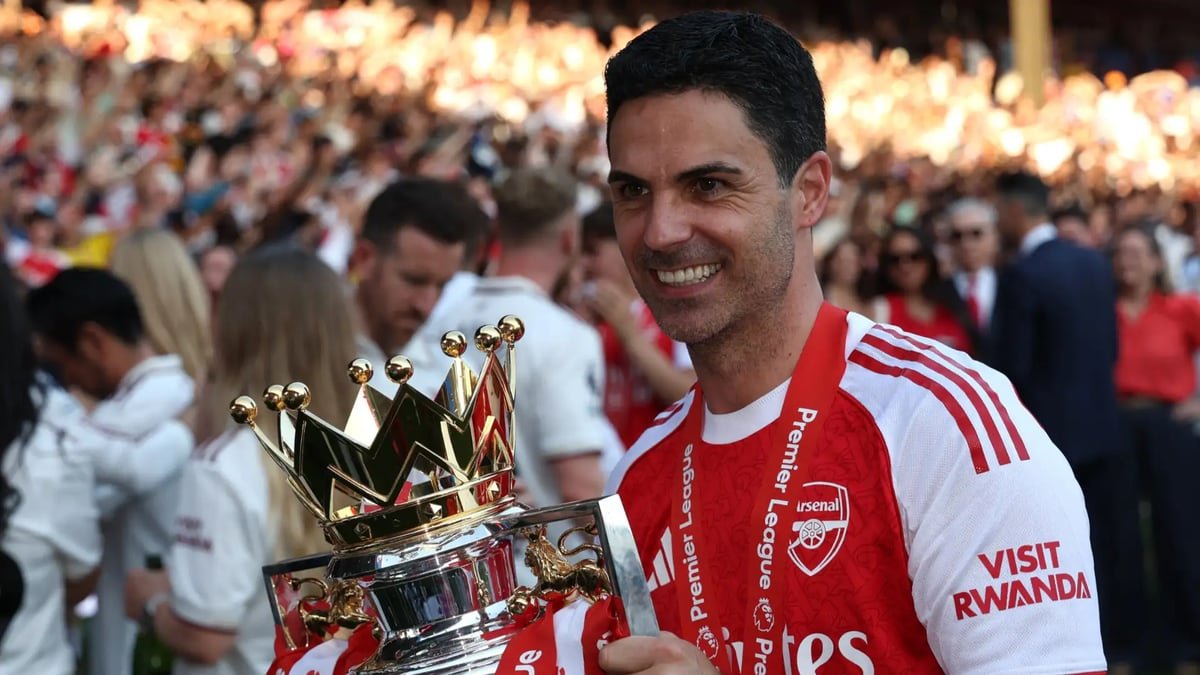 Arsenal reúne multidão em Londres para celebrar título da Premier League após vice na Champions