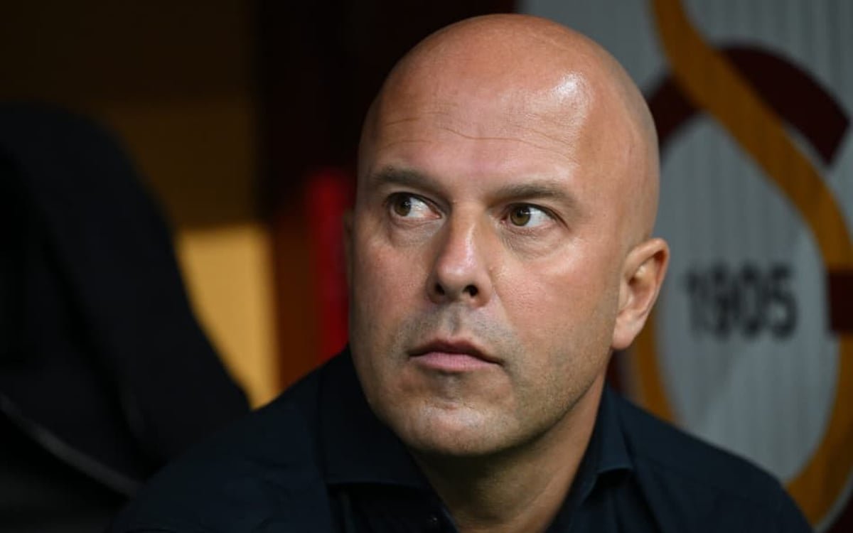 Liverpool anuncia demissão de Arne Slot após temporada abaixo das expectativas
