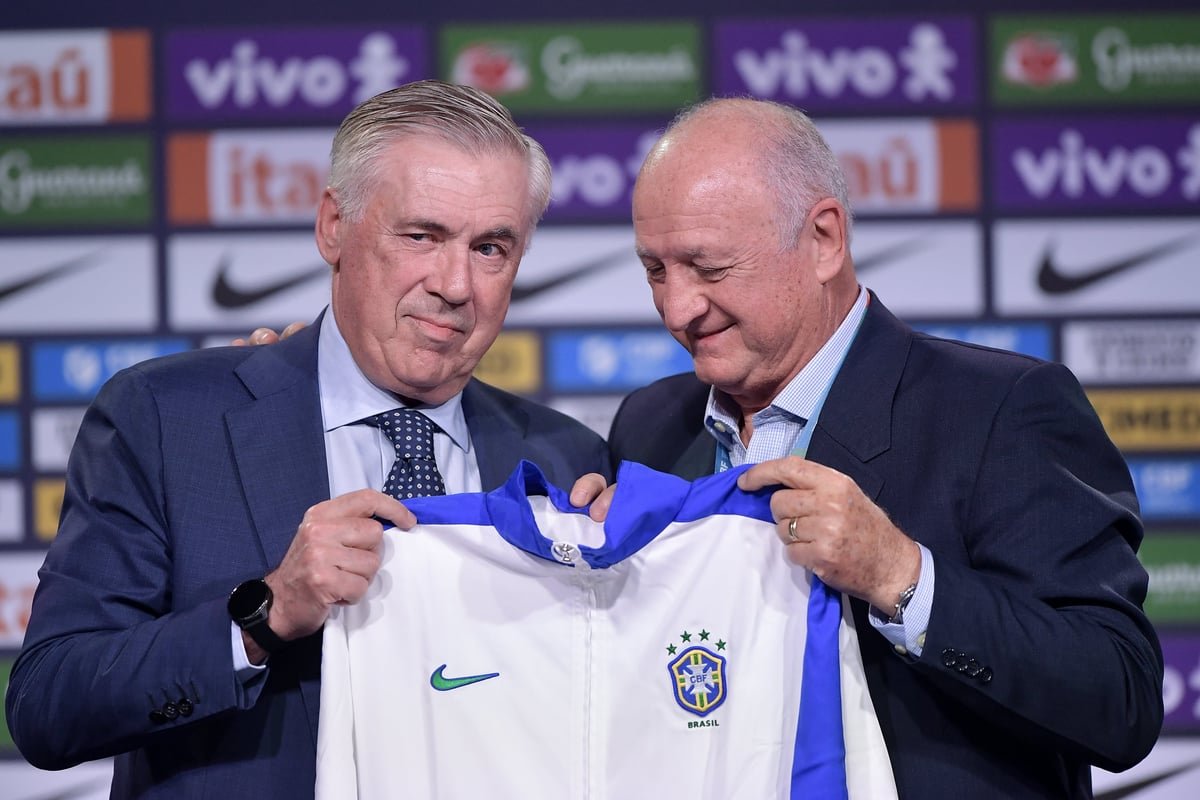 Felipão emociona elenco da Seleção e cobra entrega total pelo Brasil na Copa