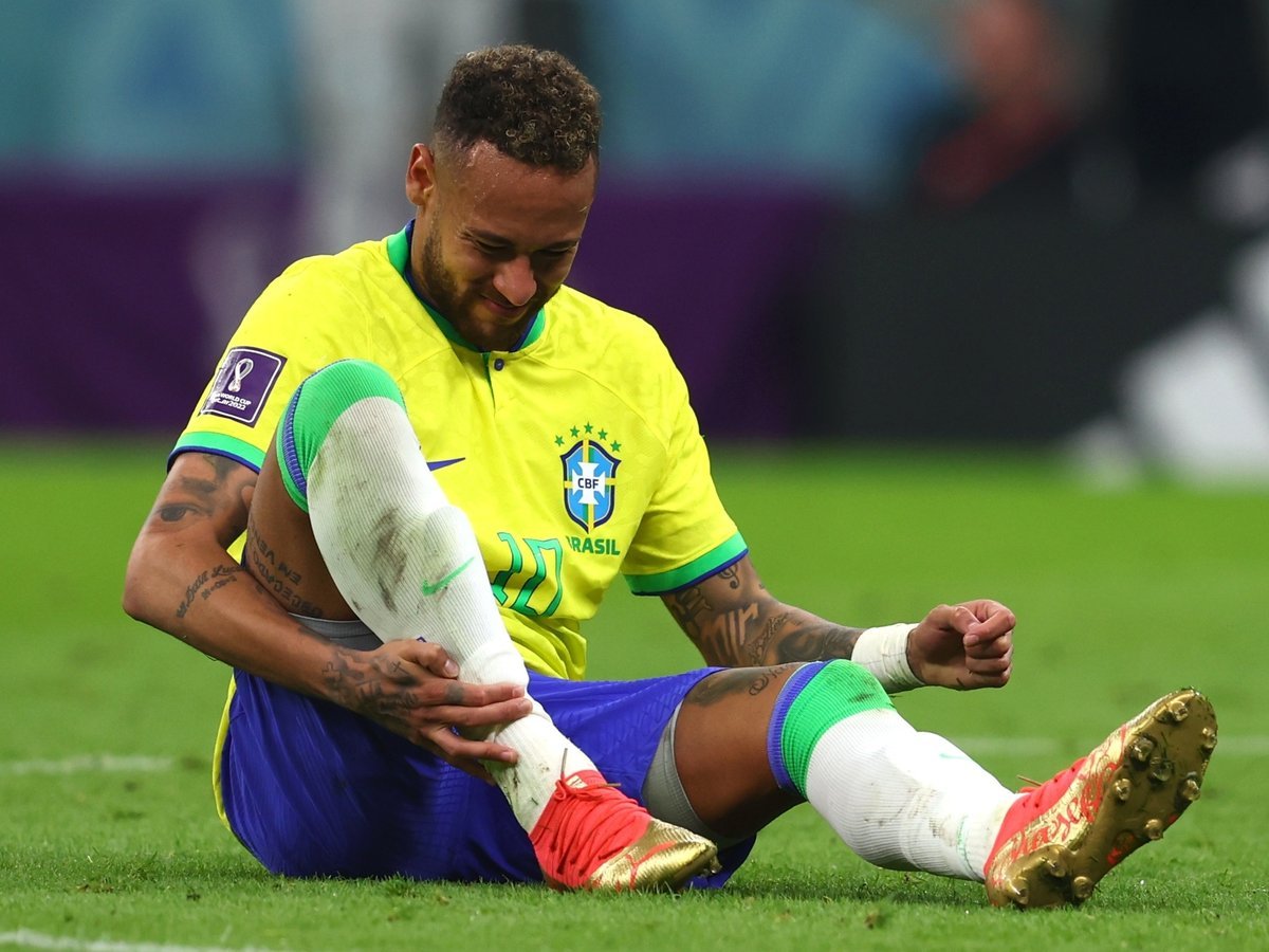 Neymar preocupa Seleção: lesão pode tirar craque do início da Copa do Mundo