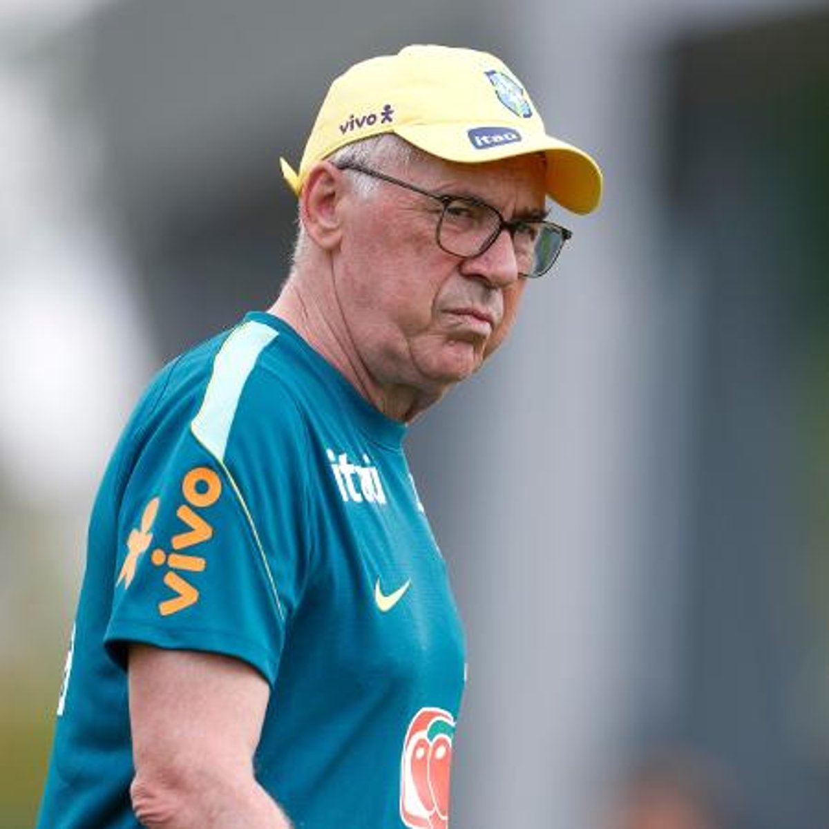 Ancelotti sinaliza retorno ao 4-2-4 e mantém dúvidas na escalação para duelo contra o Haiti
