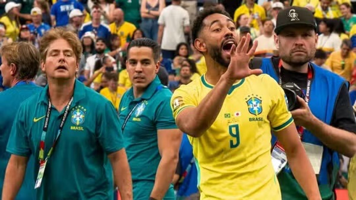 Matheus Cunha explica gesto dos cinco títulos e responde provocação de japonês