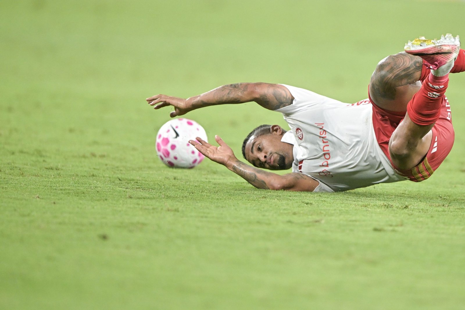 Internacional sofre virada do Fluminense e aumenta pressão contra o Z-4